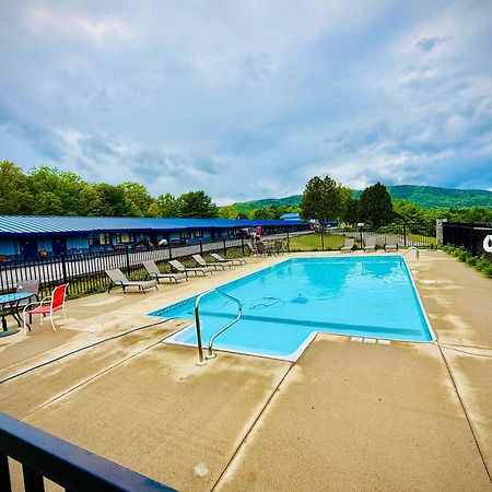 Travelodge By Wyndham Lake George Ny Bagian luar foto