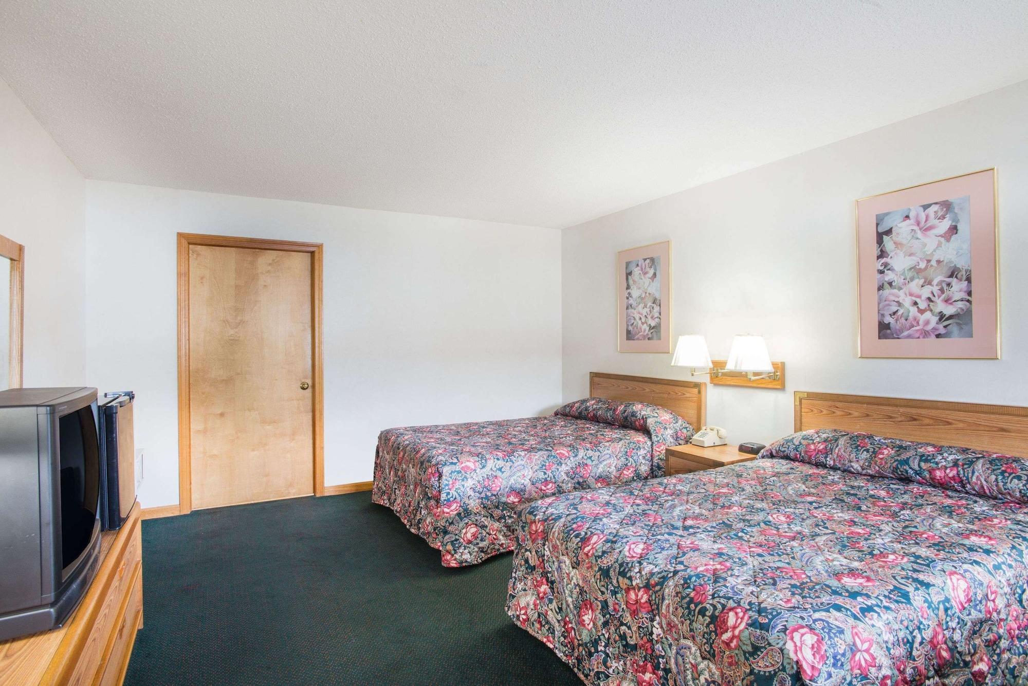 Travelodge By Wyndham Lake George Ny Bagian luar foto