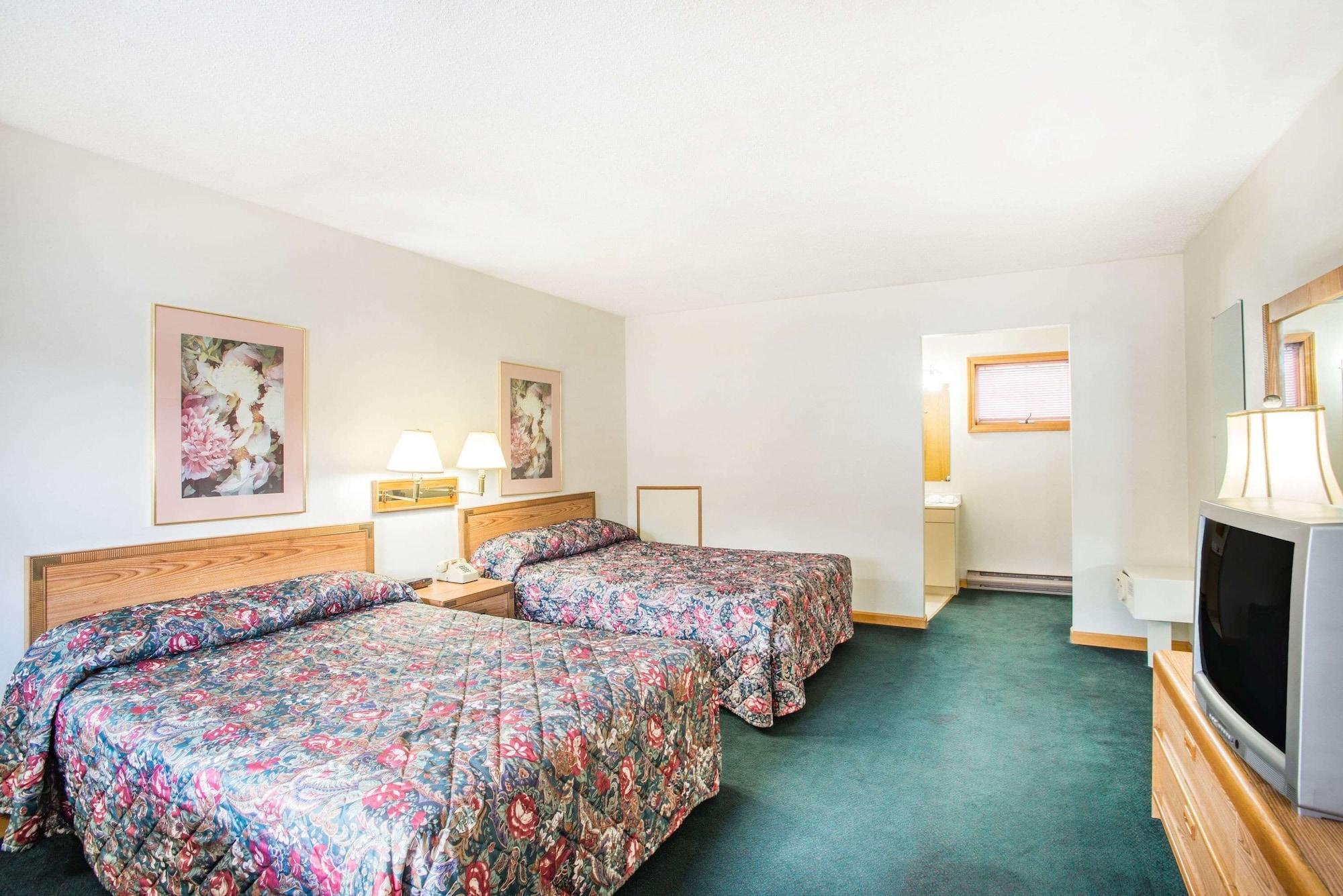 Travelodge By Wyndham Lake George Ny Bagian luar foto
