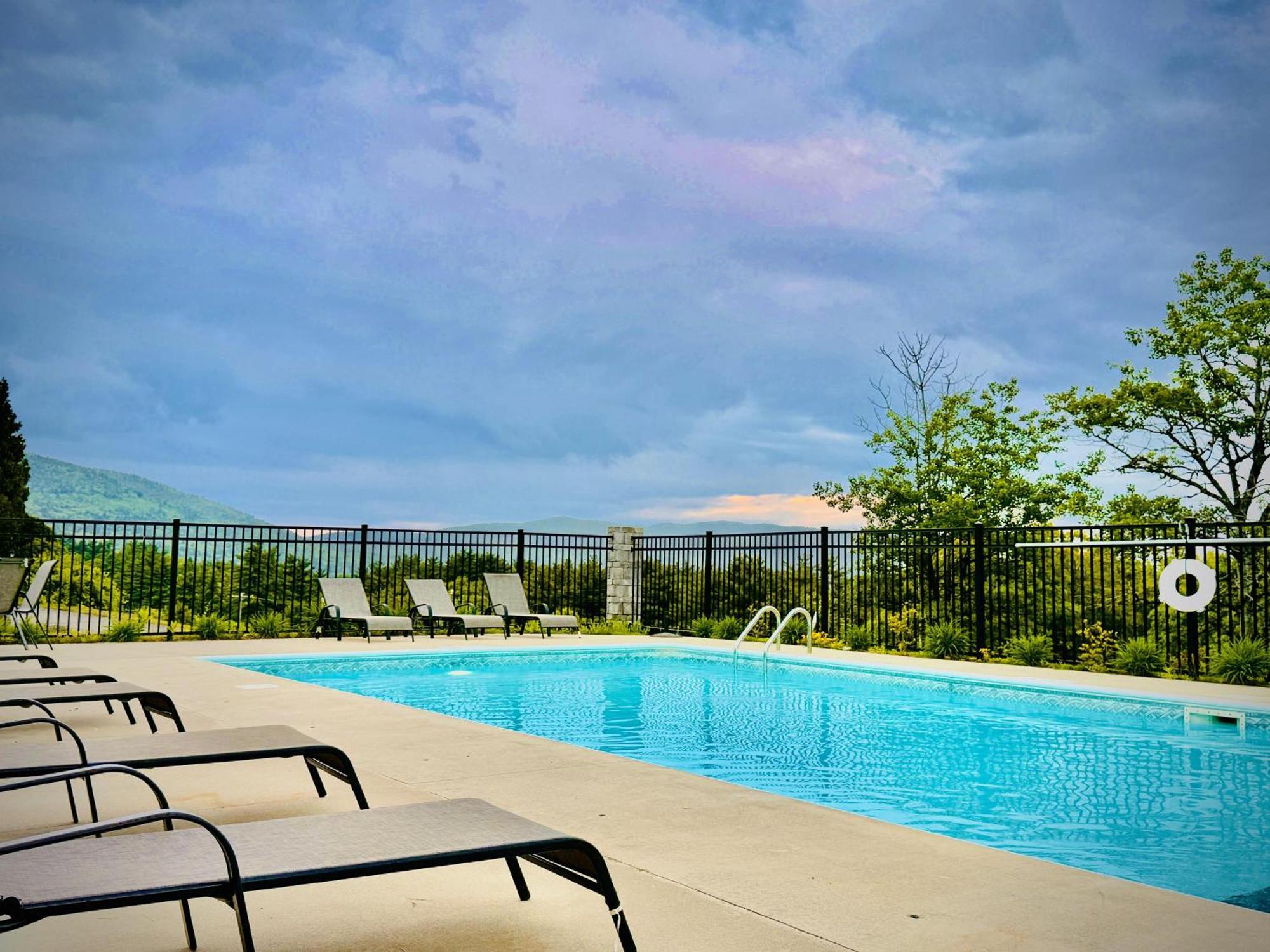 Travelodge By Wyndham Lake George Ny Bagian luar foto